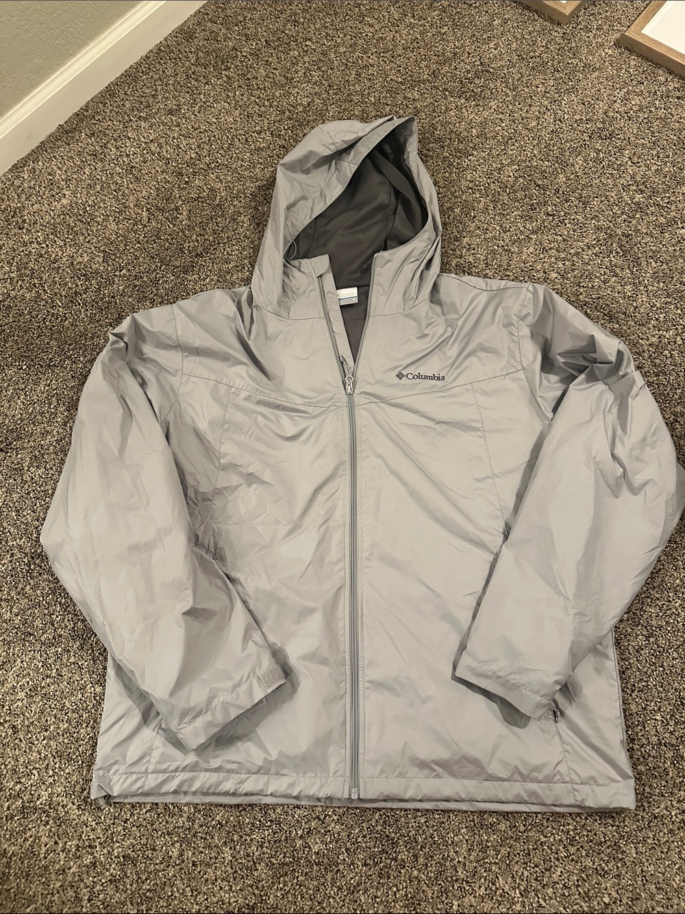 Columbia Men's Light Gray Hooded Raincoat - Packable Shell